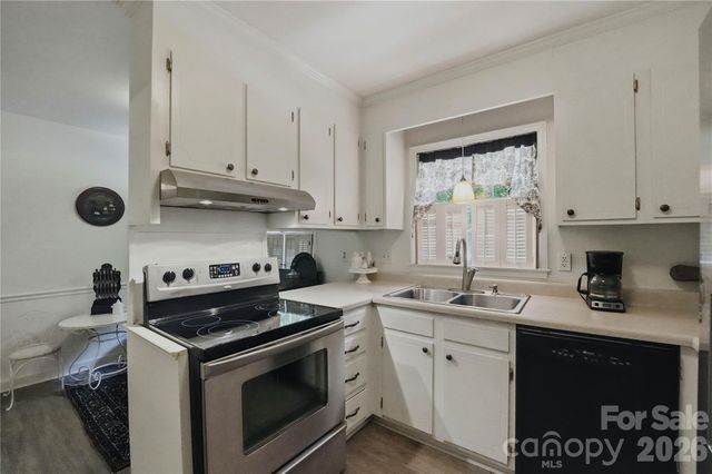 7626 Winterset Drive, Charlotte, NC 28270