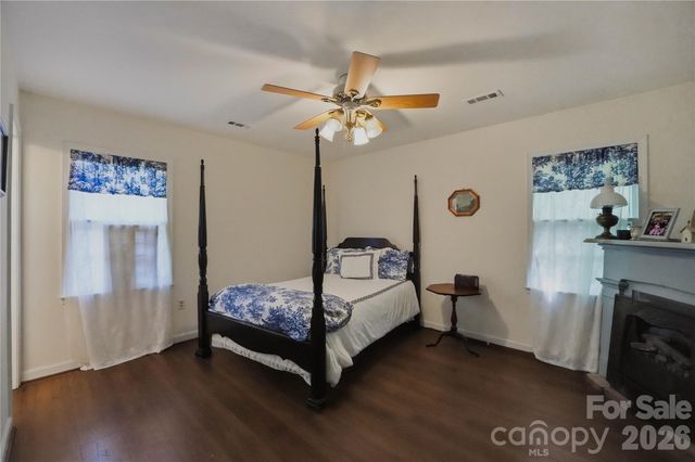 7626 Winterset Drive, Charlotte, NC 28270