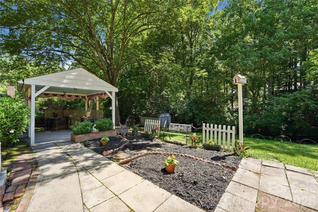 7626 Winterset Drive, Charlotte, NC 28270
