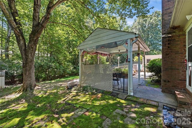 7626 Winterset Drive, Charlotte, NC 28270