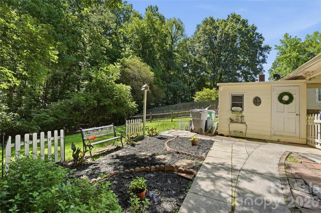 7626 Winterset Drive, Charlotte, NC 28270