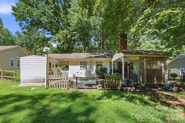 7626 Winterset Drive, Charlotte, NC 28270