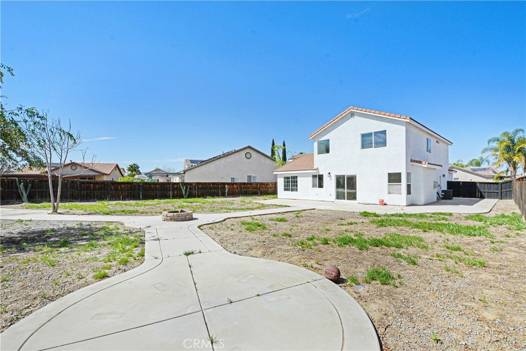 Image 2 of property listing at 812 Early Dawn, San Jacinto, CA 92582