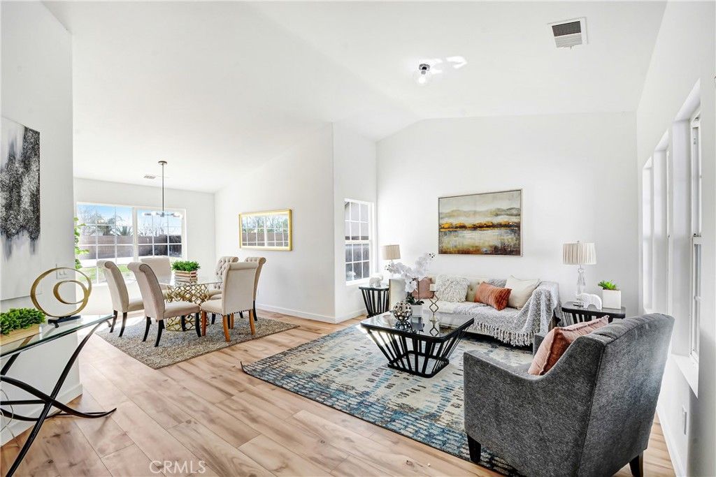 Image 3 of property listing at 812 Early Dawn, San Jacinto, CA 92582