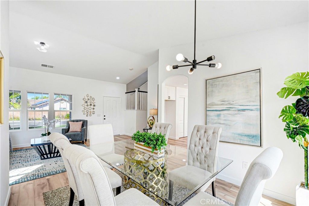 Image 5 of property listing at 812 Early Dawn, San Jacinto, CA 92582