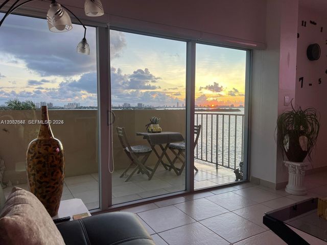 880 NE 69th Street 6R, Miami, FL 33138