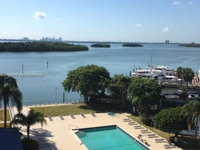 880 NE 69th Street 6R, Miami, FL 33138