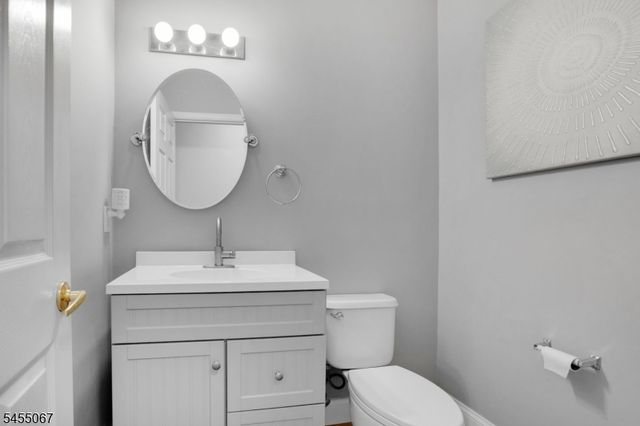 8 Allister Ct, Lincoln Park Boro, NJ 07035