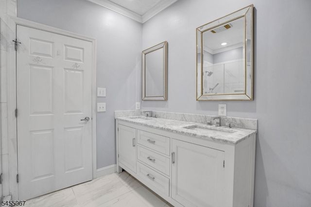 8 Allister Ct, Lincoln Park Boro, NJ 07035