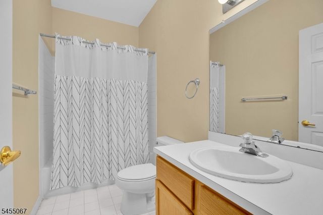 8 Allister Ct, Lincoln Park Boro, NJ 07035
