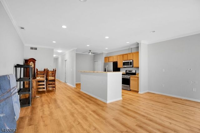 8 Allister Ct, Lincoln Park Boro, NJ 07035