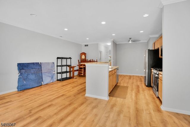 8 Allister Ct, Lincoln Park Boro, NJ 07035