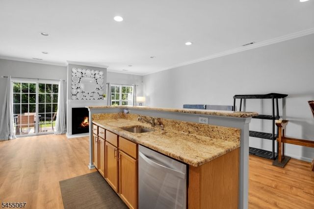 8 Allister Ct, Lincoln Park Boro, NJ 07035
