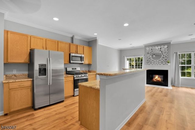8 Allister Ct, Lincoln Park Boro, NJ 07035