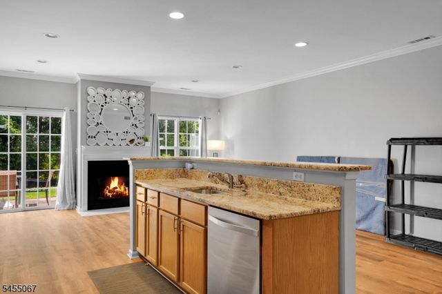 8 Allister Ct, Lincoln Park Boro, NJ 07035