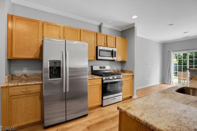 8 Allister Ct, Lincoln Park Boro, NJ 07035