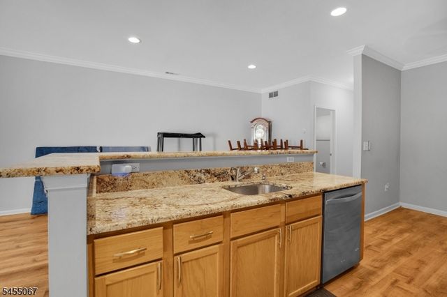 8 Allister Ct, Lincoln Park Boro, NJ 07035