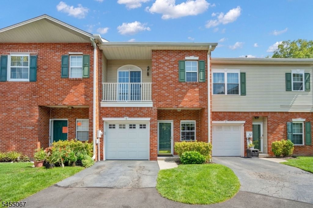 8 Allister Ct, Lincoln Park Boro, NJ 07035
