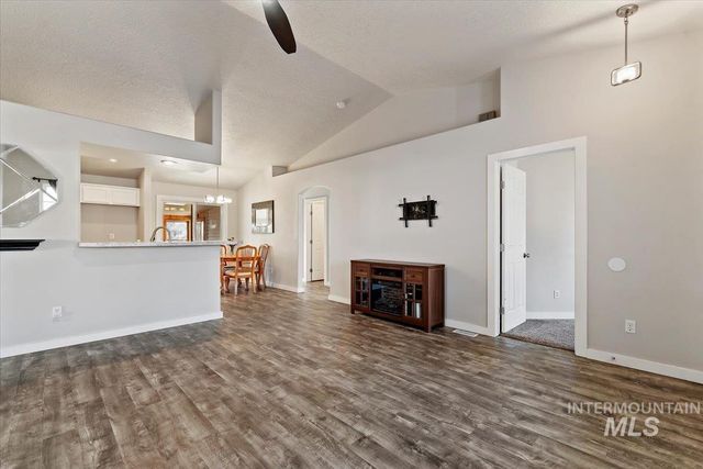 1700 S Camas, Nampa, ID 83686