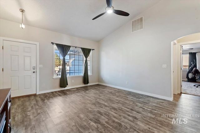 1700 S Camas, Nampa, ID 83686