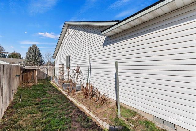 1700 S Camas, Nampa, ID 83686