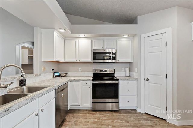 1700 S Camas, Nampa, ID 83686