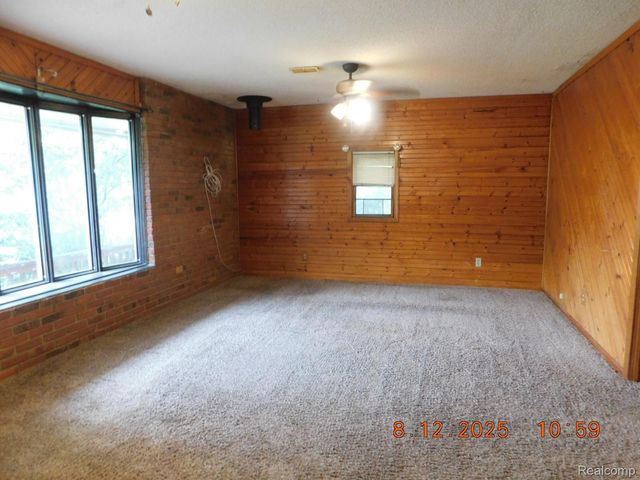 207 Garden Lane, Fowlerville Village, MI 48836