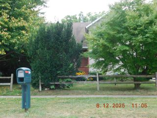 207 Garden Lane, Fowlerville Village, MI 48836