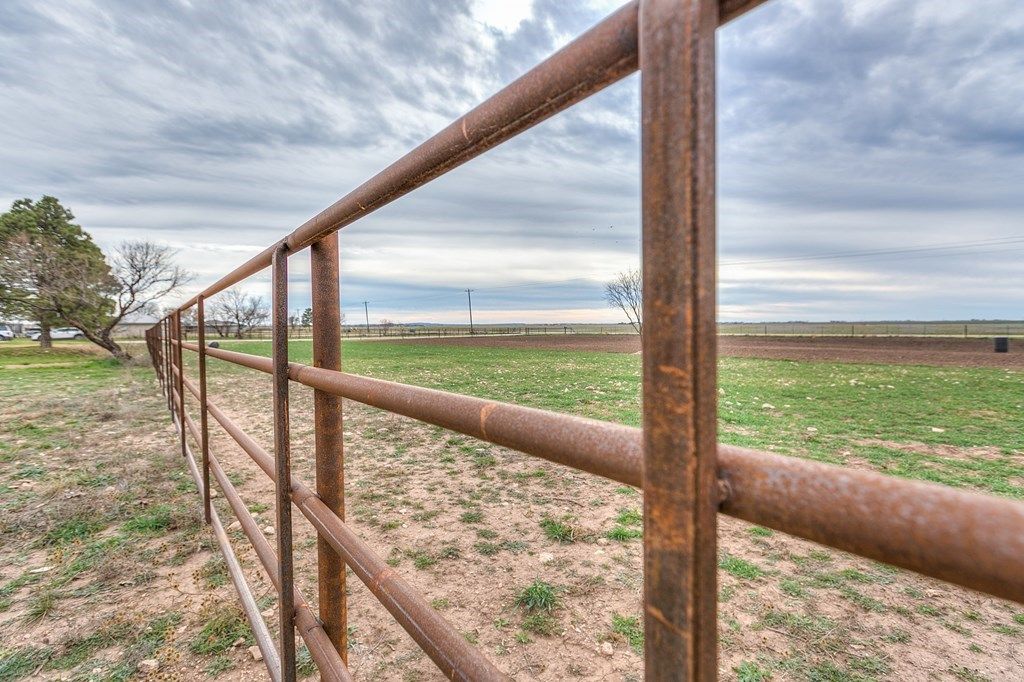 Image 5 of property listing at 6650 Treece Rd, San Angelo, TX 76905