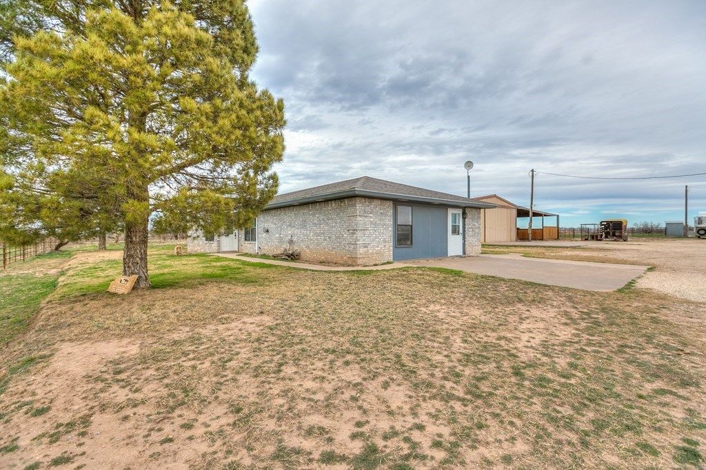 Image 6 of property listing at 6650 Treece Rd, San Angelo, TX 76905