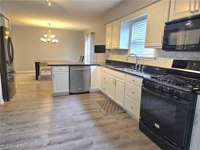 1742 Steese Road, Green, OH 44685
