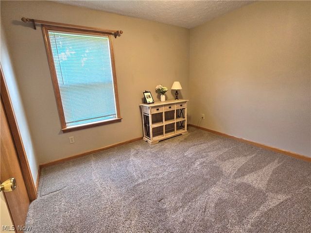 1742 Steese Road, Green, OH 44685
