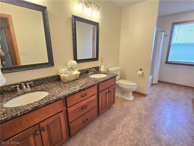 1742 Steese Road, Green, OH 44685