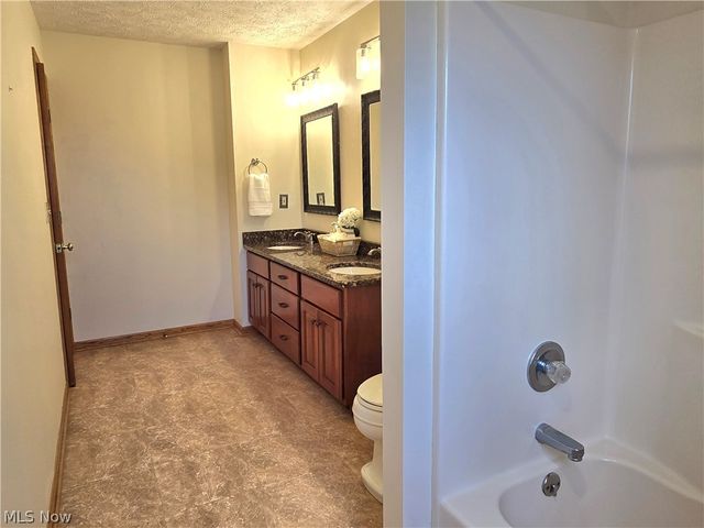 1742 Steese Road, Green, OH 44685