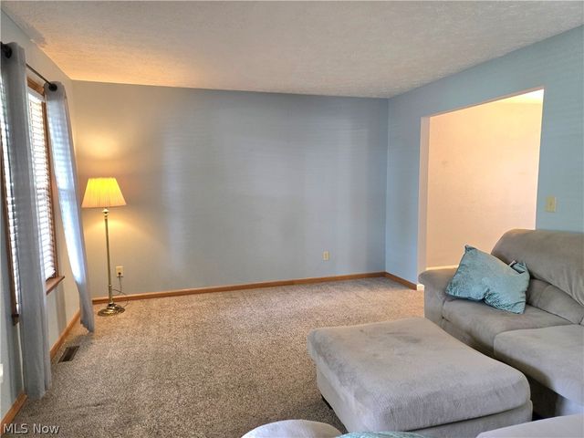 1742 Steese Road, Green, OH 44685