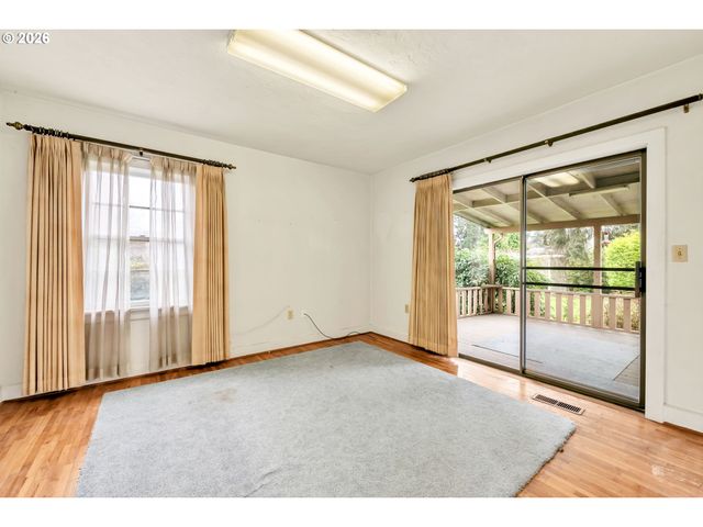 1521 GILHAM Rd, Eugene, OR 97401