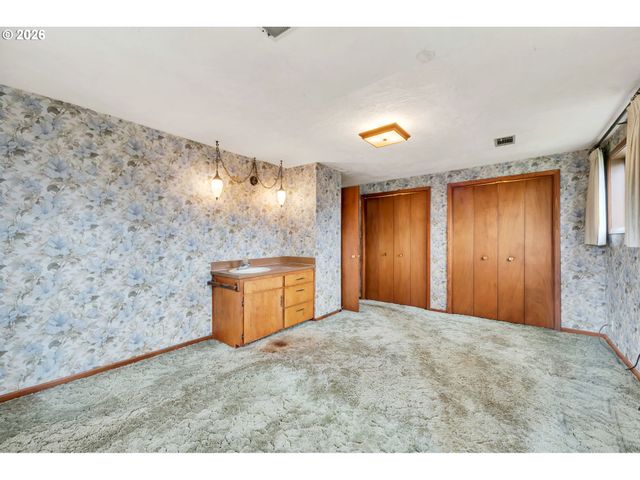 1521 GILHAM Rd, Eugene, OR 97401