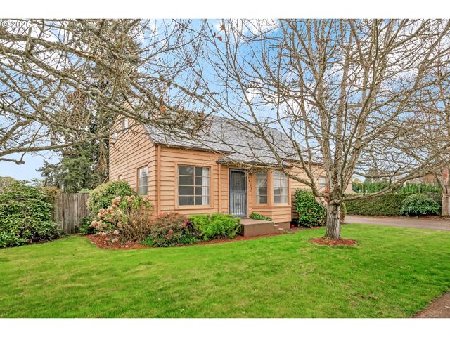 1521 GILHAM Rd, Eugene, OR 97401