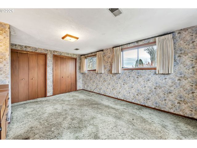 1521 GILHAM Rd, Eugene, OR 97401