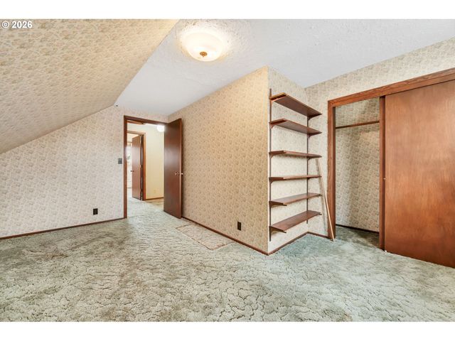 1521 GILHAM Rd, Eugene, OR 97401