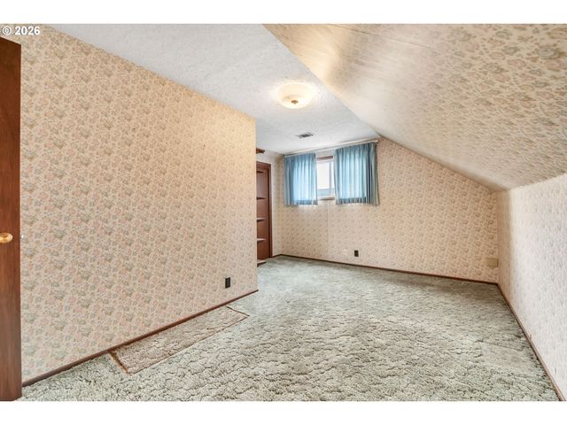 1521 GILHAM Rd, Eugene, OR 97401