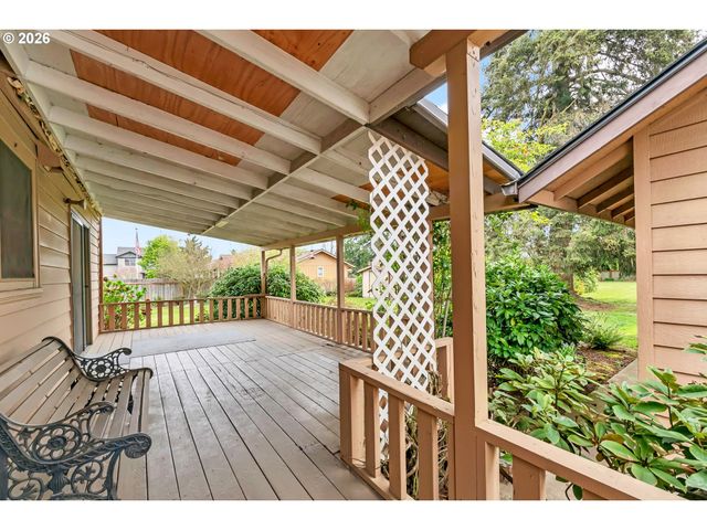 1521 GILHAM Rd, Eugene, OR 97401