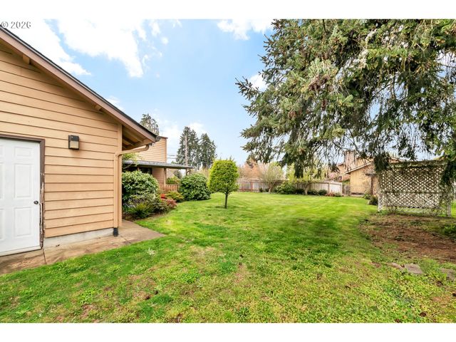 1521 GILHAM Rd, Eugene, OR 97401