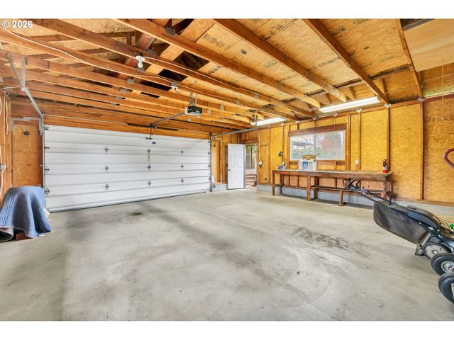 1521 GILHAM Rd, Eugene, OR 97401