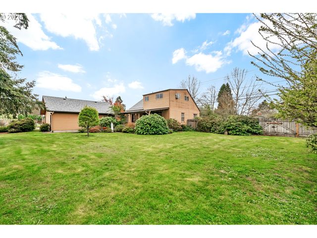 1521 GILHAM Rd, Eugene, OR 97401