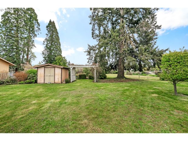 1521 GILHAM Rd, Eugene, OR 97401