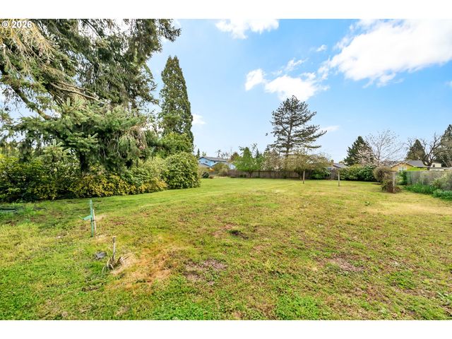 1521 GILHAM Rd, Eugene, OR 97401