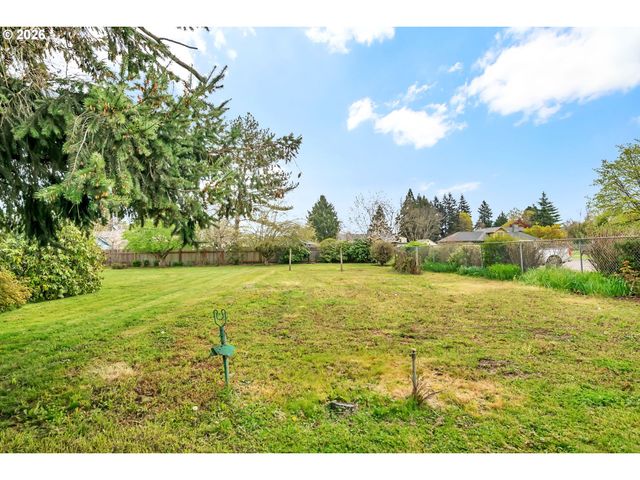 1521 GILHAM Rd, Eugene, OR 97401