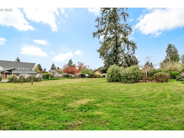 1521 GILHAM Rd, Eugene, OR 97401