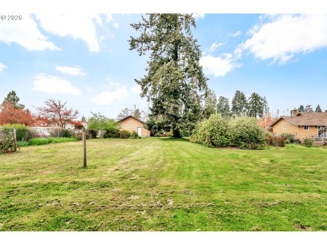 1521 GILHAM Rd, Eugene, OR 97401